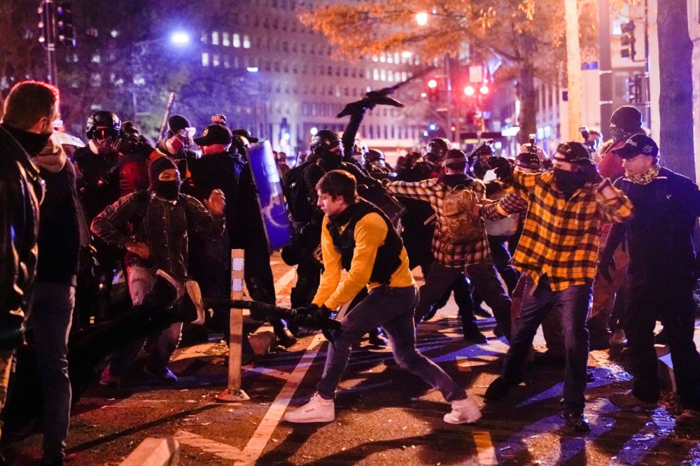Clashes erupt in US capital as anti-Trump activists counter pro-Trump protests